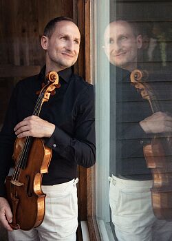 Stuttgarter Kammerorchester mit Antoine Tamestit