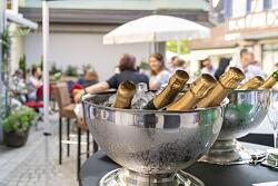 Musik & Kulinarik am Rosenbrunnen - Genuss im Sommer 