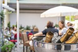 Musik &#38; Kulinarik am Rosenbrunnen - Genuss im Sommer