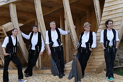 Das Foto zeigt die Musiker der Band in Zimmermanszunft