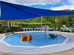 Das 2024 mit Mitteln des Lahrer Stadtgulden (unter anderem) sanierte Kinderplanschbecken des Familien- und Freizeitbad Reichenbach e.V. 