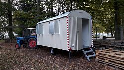 Der über den Lahrer Stadtgulden 2020 angeschaffte neue Bauwagen auf dem Abenteuerspielplatz Lahr