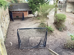 Der Hof des Evangelischen Kindergartens Springbrunnen vor den Umbaumaßnahmen für den Fußballplatz, 2023 u.a. realisiert durch den Lahrer Stadtgulden