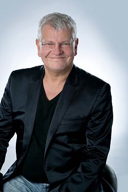 Das Bild zeigt den Kabarettisten Werner Koczwara