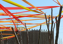 LGS 2018: Eröffnungs-Pressekonferenz
Erste Impressionen der LGS. 
Der Garten des Eurodistricts ist mit bunten Bändchen überspannt. 