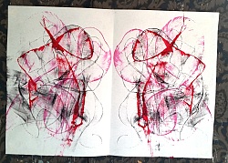 Bild, dass mit bunten Fäden in den Farben rot, pink und schwarz gestaltet wurde. Das Bild zeigt die farbigen Abdrücke der Fäden.