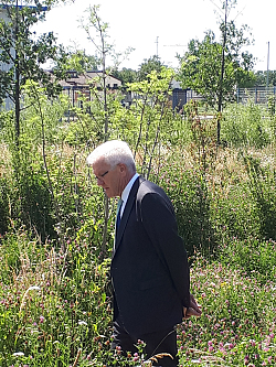 MP Kretschmann zu Besuch in Lahr - Spaziergang im Grünen