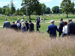 MP Kretschmann zu Besuch in Lahr - mit der Presse unterwegs im Grünen