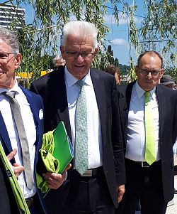 MP Kretschmann zu Besuch in Lahr. Er wandert über die LGs. 