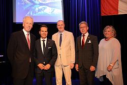 von links nach rechts: &#13;&#10;&#13;&#10;S.E. Botschafter von Kanada Stéphane Dion, Ehrenpreisträger Robert Hardt, Kölner Bürgermeister Dr. Ralf Heinen, Dr. Müller und die kanadische Konsulin aus Düsseldorf Marthe Lemay