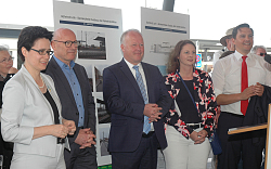 Einweihung des Bahnhofs - Ehrengäste um Minister Hermann