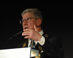 Neujahrsempfang der Stadt Lahr:
Oberbürgermeister Dr. Wolfgang G. Müller mit Amtskette am Rednerpult. 