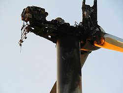 Abgebranntes Windrad auf dem Langenhard