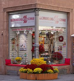Das Bild zeigt die Buchhandlung Schwab in der Marktstraße