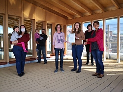 Gruppenbild mit Elternbeirätin Veronique Seidler, Elternbeirat Michael Rinderspacher, Kita-Leitung und BeKi-Fachfrau Sandra Jestand, Stellvertretende Leitung und Beki-Fachfrau Bianca Stüdle, Ulrike Velte-Hoffmann vom Landratsamt Ortenaukreis Sachgebiet Haushalt und Ernährung, Simone Blieffert, BeKi-Referentin 