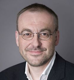 Ein Porträtfoto von Prof. Dr. Thomas Bauer.