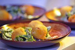 Großaufnahme eines Tellergerichts 