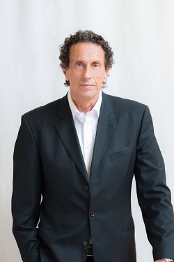 Brustbild im Anzug von Prof. Dr. Julian Nida-Rümelin