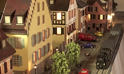 Im Modell fährt das Bähnle wieder durch die Lahrer Friedrichstraße.