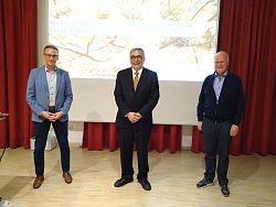 Oberbürgermeister Markus Ibert, der frühere Umwelt- und Außenminister von Costa Rica René Castro Salazar und zweiter Vorsitzender des Freundeskreises Alajuela-Lahr Heinz-Dieter Ritzau (von links). 