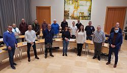 Gruppenbild der Blutspenderinnen und Blutspender mit dem Oberbürgermeister