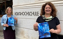 Carmen Wenkert, Leiterin der Volkshochschule Lahr, und Mitarbeiterin Catherine Delherm 