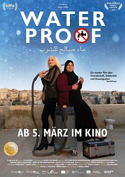 Das Filmplakat zeigt zwei Frauen mit Klempnerwerkzeugen vor dem Hintergrund einer Stadt in Jordanien.