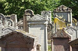 Verschiedene Grabsteine vom jüdischen Friedhof Rheinau-Freistett