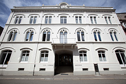 Mediathek, Haus zum Pflug