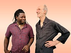 Die Mitglieder vor einem orangenen Hintergrund von Ma belle chérie 