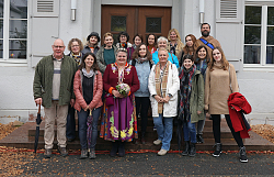Angehörige des Eurocorps besuchen Lahr, Gruppenbild auf der Rathaustreppe