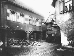 Schwarz Weiß Aufnahme des Sadtmühlenareals.