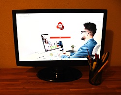 PC und Schreibutensilien