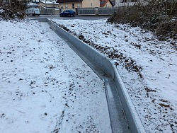 Dauerhafte Amphibienleiteinrichtung in Lahr, im Hintergrund die Feuerwehrstraße