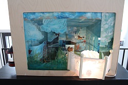 Das Raumwunder von Yvonne Matthes spielt mit Traum und Wirklichkeit.