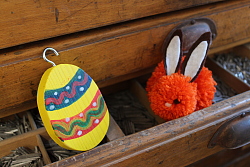 Die Osterrallye in der der Tonofenfabrik führt durch das ganze Museumsgebäude. 