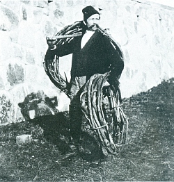 Flößer mit Holzseilen