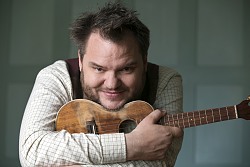 Svavan Knútur mit seiner Geige