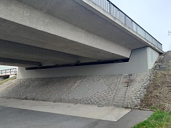 Brücke B3 / B415 nach der Beseitigung illegaler Graffit