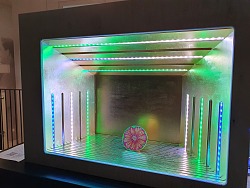 Der vergoldete Innenraum lässt im Spiel mit Licht viel Raum für Fantasie.