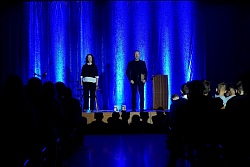 Marianne Blum und Thomas Linke lesen aus Anne Franks Tagebuch und Hitlers „Mein Kampf“