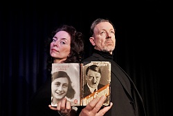Marianne Blum und Thomas Linke lesen aus Anne Franks Tagebuch und Hitlers „Mein Kampf“, 