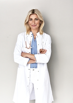Catharina Hamm  im weißen Arztkittel