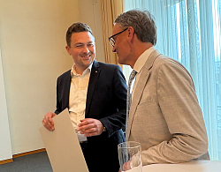 OB Markus Ibert im Gespräch mit Tobias Fischer bei der Preisverleihung