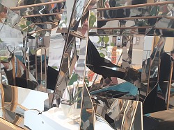 Werk aus versetzten Spiegeln