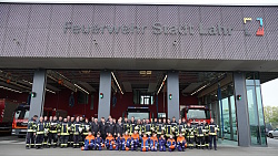 Gruppenbild der Kameraden vor der Feuerwache West