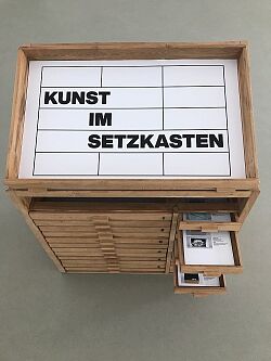 Das Foto zeigt einen Setzkasten aus Holz