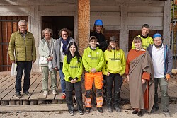 Gruppenfoto von einem näheren Blickwinkel.