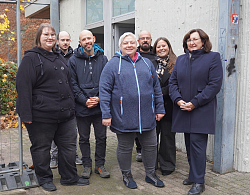 Der Kälteschutz für Menschen ohne Obdach öffnet am Montag, 17. November 2025. Von links: Jasmin Lehmann (Ordnungsamt), Patrick Halir (Gebäudemanagement), Mathias Kunz (Ordnungsamt), Ulrike Haeusler (Diakonisches Werk), Darius Selzer (Gebäudemanagement – Hausmeister), Lucia Vogt (Leiterin Ordnungsamt) und Ingrid Oswald (Landratsamt Ortenaukreis), Quelle: Stadt Lahr