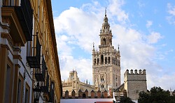 Glockenturm der Kathedrale von Sevilla